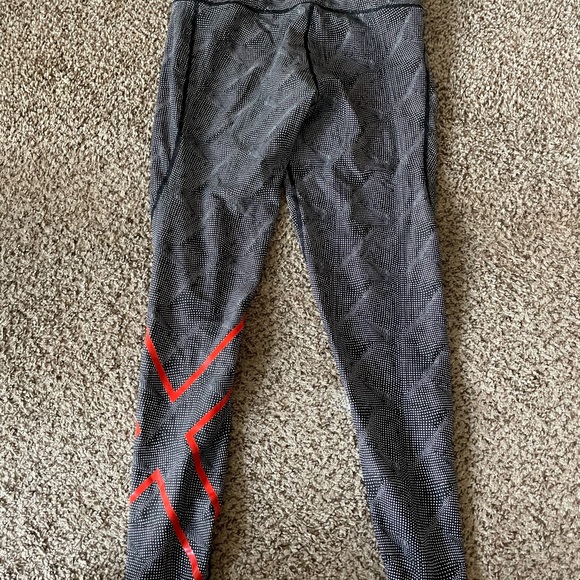 2XU compression leggings - Picture 3 of 3